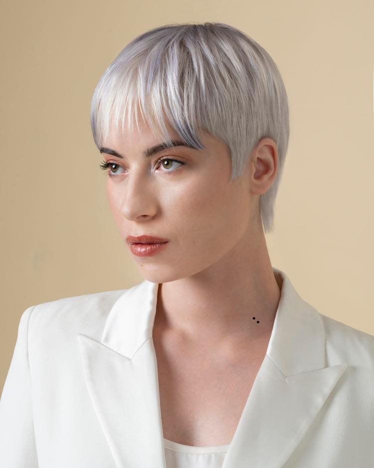 🌸✨ La nuova collezione Primavera - Estate 2025 di LVDT è arrivata! ✨🌸

In collaborazione con Palmer School presentiamo “Notorious” una collezione che celebra la diversità e l’unicità di ogni individuo Ogni colore e taglio è pensato per esprimere la forza di essere sé stessi senza paura di distinguersi

🌈 La moda capelli non è mai stata così personale “Notorious” è un invito a essere audaci a non nascondere ciò che ci rende speciali Perché la vera bellezza sta nell’essere diversi nell’essere te stesso

🌟 Slogan Be different be yourself

💥 Non è mai troppo presto per mostrare al mondo chi sei davvero Scopri la collezione!

LVDT Notorious BeDifferentBeYourself PalmerSchool Collezione2025 ModaUnica EsprimiTeStesso PrimaveraEstate2025