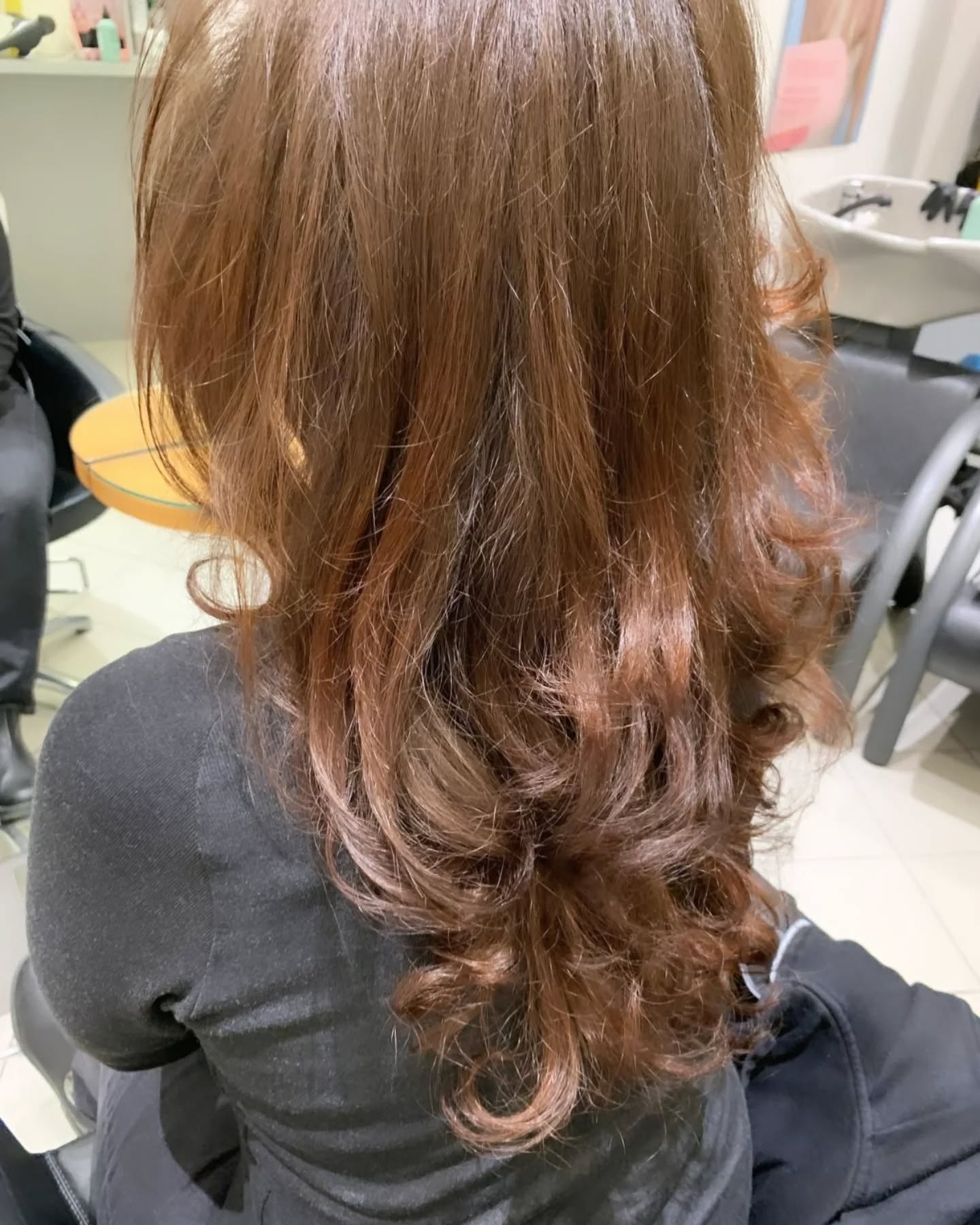 Svelato il cambio look della nostra cliente Federica 
(Riflessante - Degradè biondo scuro ramato 64)

Un Degradé ROYAL realizzato dalla nostra Tania 💕

✨ Un gioco complesso di sovrapposizioni di colore che ricrea tra i tuoi capelli la magia dei colori della natura per un risultato unico e senza eguali✨️

Ti aspettiamo nel nostro salone 

Scopri i nostri servizi e prenota il tuo appuntamento

httpswwwparrucchiere-estetistait

Tel 059926258

Cell Estetica - Anna 3493371641 

Cell Parrucchiere - Tania 3495342743

Via Francesco Bertelli 911 41013 Castelfranco Emilia Modena Emilia-Romagna Italia

curlyhair hair naturalhair curls curlyhairstyles curly hairstyles curlygirl hairstyle beauty wavyhair longhair hairgoals explorepage hairstylist straighthair healthyhair love hairextensions blackgirlmagic humanhair fashion haircare haircut virginhair naturalhairstyles makeup wigs explore model